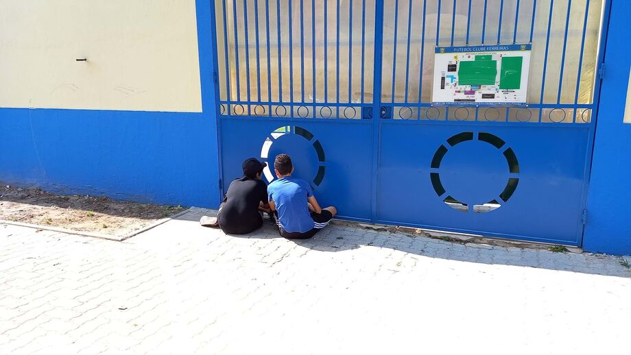 Duelo foi disputado à porta fechada