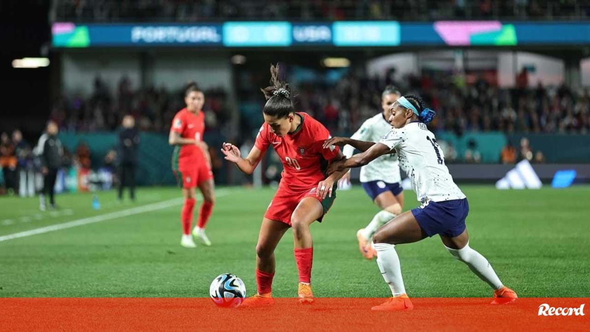 Seleção Portuguesa Feminina Chega Ao Aeroporto De Lisboa às 12H35 De ...