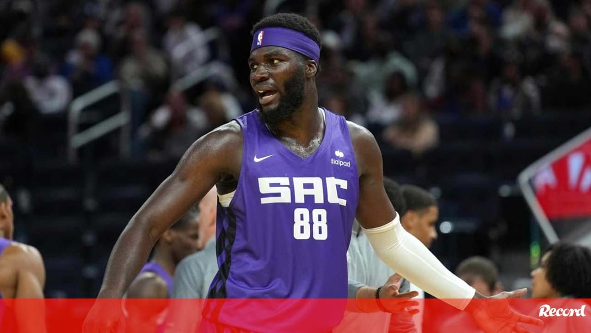 Neemias Queta renova contrato com Sacramento Kings - SIC Notícias