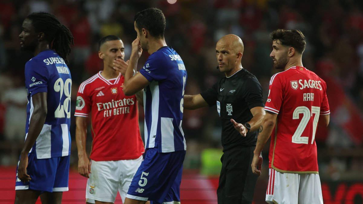 Enguiço por quebrar: Pepê em litígio com a baliza - FC Porto