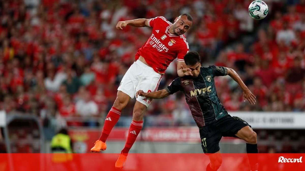 Benfica Coach Impressed with Debut of Brazilian Striker Arthur Cabral: Highlights and Future Potential