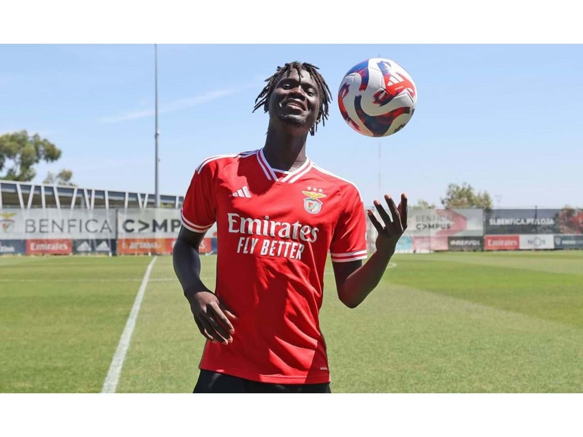 Benfica contrata defesa central norte-americano, eleito Melhor Jogador  Jovem do ano da USL Championship