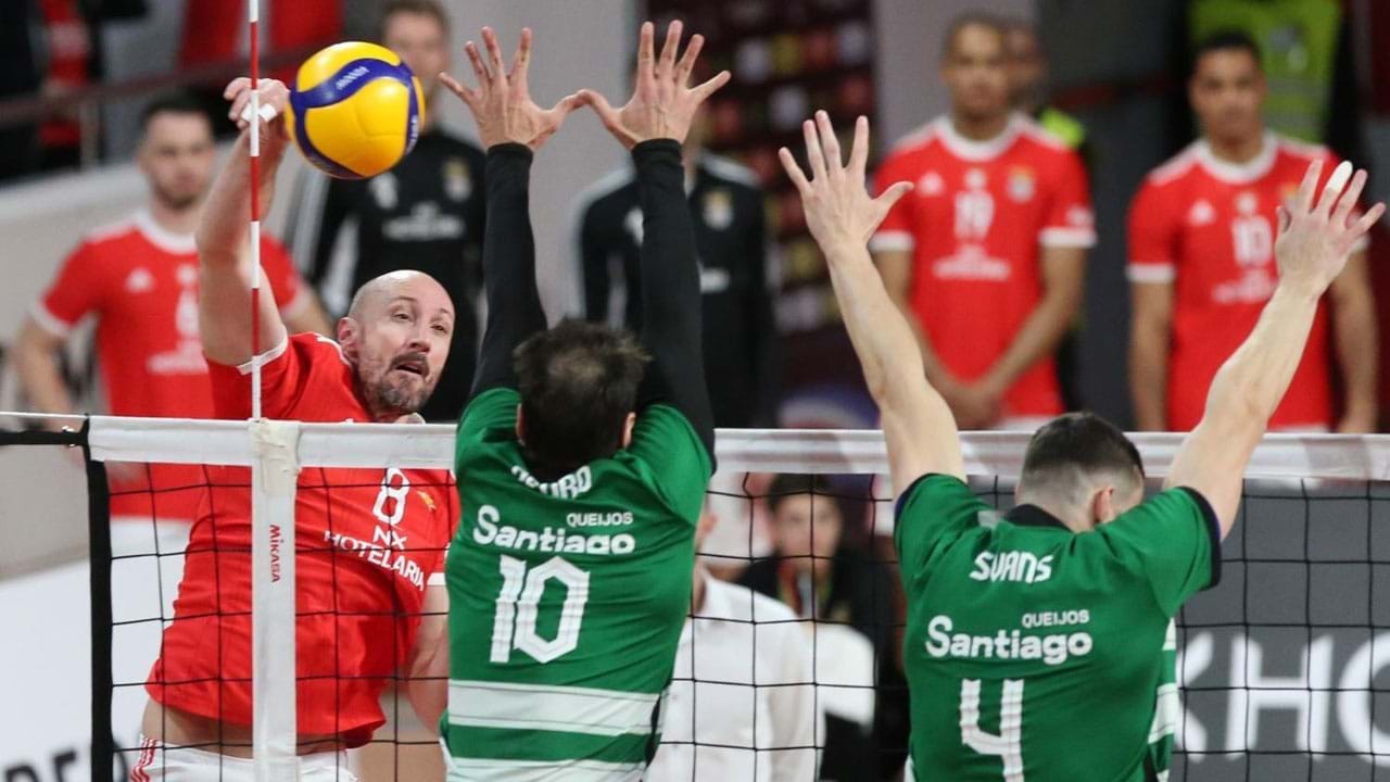 Voleibol: Benfica volta a bater Sporting e fica a uma vitória do título -  CNN Portugal