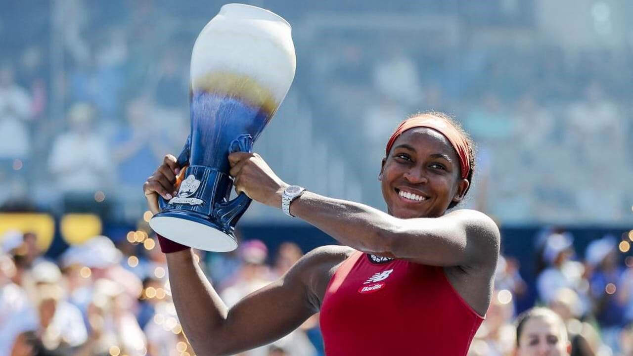 Mundo do ténis de boca aberta. Coco Gauff vence primeiro torneio WTA aos 15  anos - Ténis - SAPO Desporto