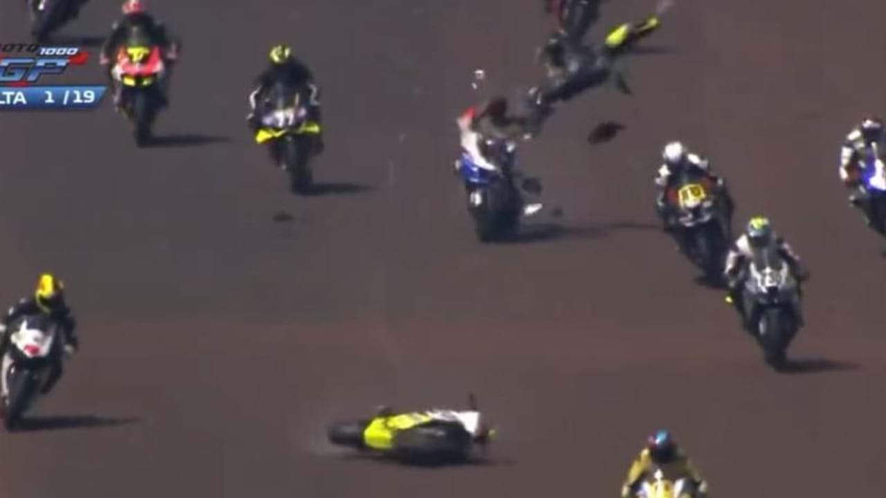 O vídeo mais incrível que eu já vi sobre corridas de motos. 