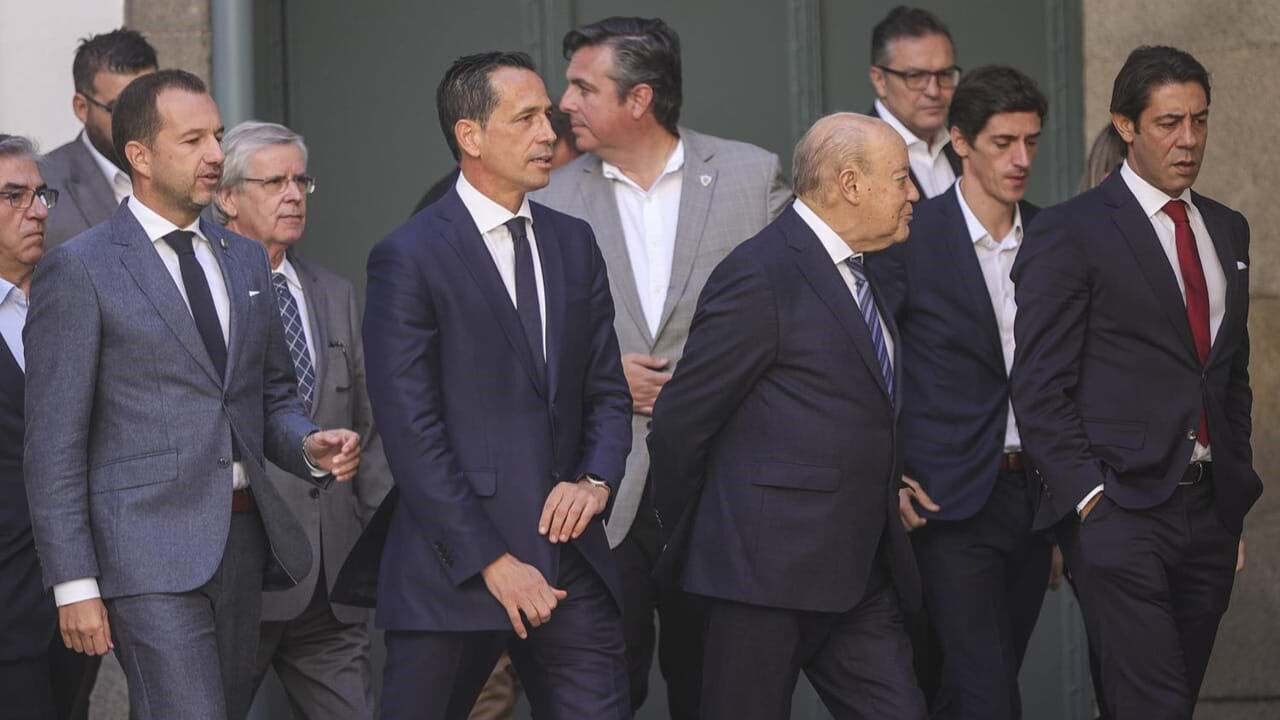 Frederico Varandas, Pinto da Costa e Rui Costa com Pedro Proença, presidente da Liga Portugal
