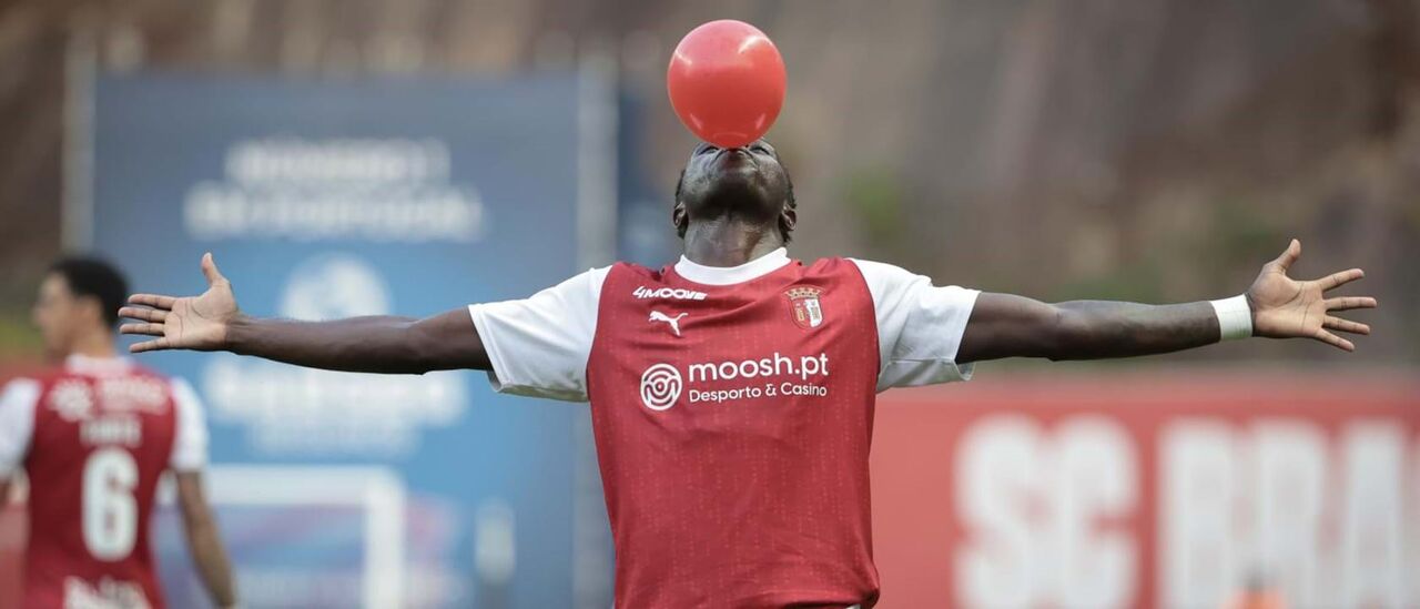 Momento em que Bruma festejou o golo inaugural da partida