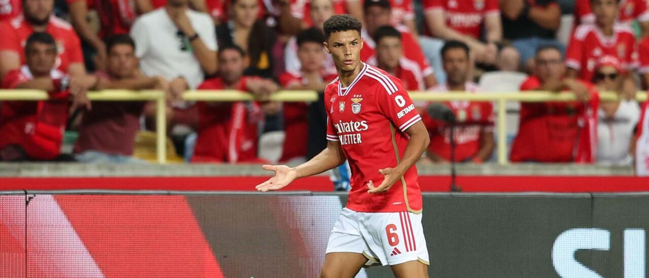 Bah parte como titular e único lateral-direito de raiz