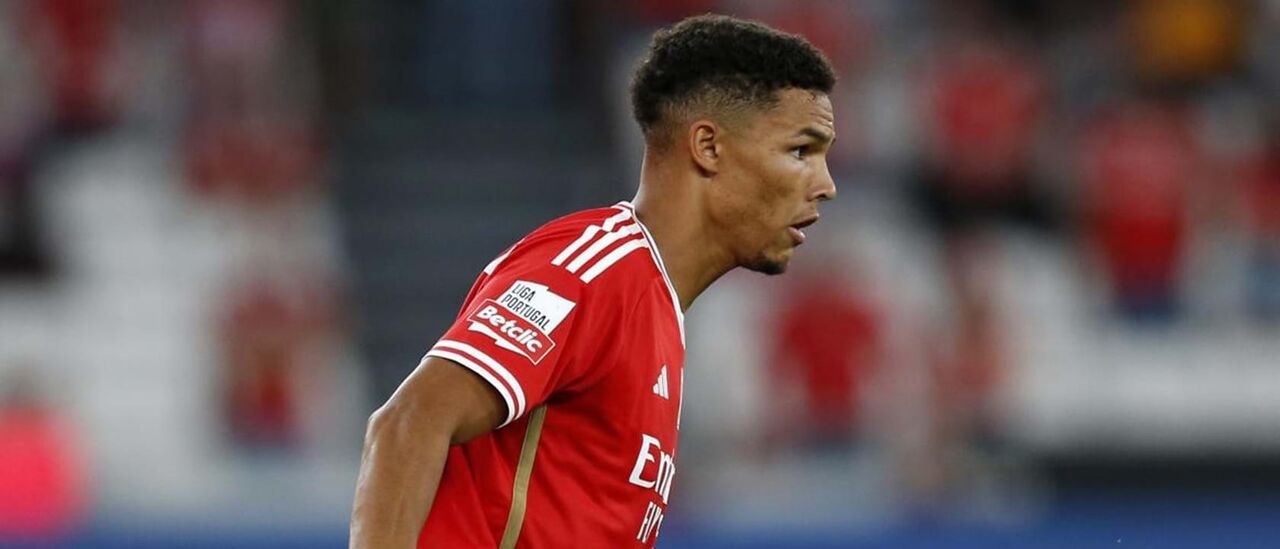 Alexander Bah é titular