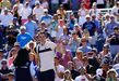 Isner emocionou-se na hora do adeus
