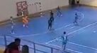 Cinco contra três e chuva de golos: imagens do polémico jogo de futsal que terminou 60-0