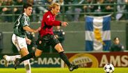 Diego Forlán foi o último jogador a ser lançado, aos 79'