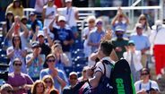 Isner emocionou-se na hora do adeus