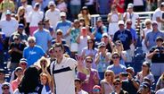 Isner emocionou-se na hora do adeus