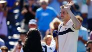 Isner emocionou-se na hora do adeus