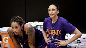WNBA: Diana Taurasi chega aos 10 mil pontos e até Brittney Griner apareceu para a festa
