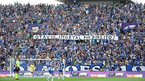 «Otávio imortal por direito»: a tarja que surgiu aos 25' do FC Porto-Farense e que levou a enorme ovação