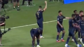 Ronaldo comemora golo com dança saudita e deixa adeptos do Al Nassr eufóricos  