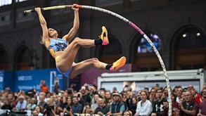 Nina Kennedy vence salto com vara em Zurique com melhor marca mundial do ano