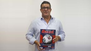 Fernando Mendes já tem o Guia Record 2023/24: «Quando comecei a jogar futebol não havia nada disto»