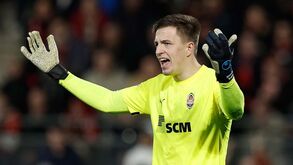 Guarda-redes do Shakhtar Donetsk volta a ser apontado ao Benfica