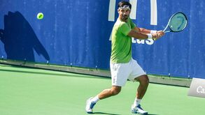 Gastão Elias afasta primeiro cabeça de série no Porto Open