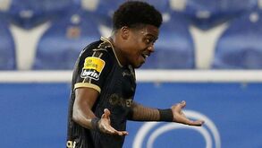 Nigel Thomas rescinde e assina pelo Viborg da Dinamarca