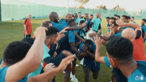 Sadio Mané não se livrou da habitual praxe no primeiro dia da aventura no Al-Nassr