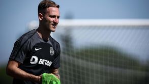 Nuno Santos não vai a jogo com o Everton e Coates faz teste
