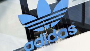 Lucro da Adidas cai 94% até junho para 45 milhões de euros
