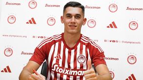 Sotiris deixa Sporting e regressa à Grécia: médio oficializado no Olympiacos