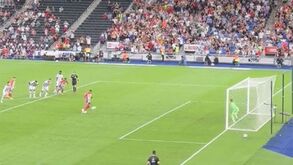 Memphis Depay tentou marcar uma Panenkada e o resultado foi desastroso