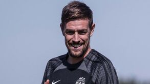 Capitão Coates segue viagem ainda limitado 