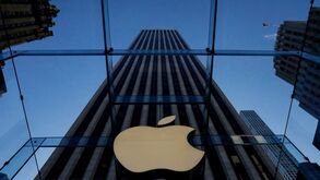 Apple sobe lucros trimestrais em 2,2% para 19.881 milhões de dólares