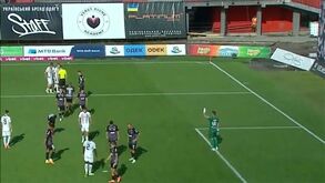 Guarda-redes a formar barreira e... golo do Shakhtar Donetsk: o lance da polémica na Ucrânia