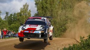 Elfyn Evans aproveita desistência de Rovanperä para liderar na Finlândia