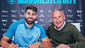 Agora é oficial: Manchester City confirma contratação do defesa mais caro de sempre
