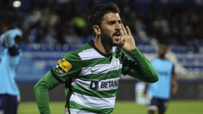 Paulinho poupado por precaução devido a uma dor muscular