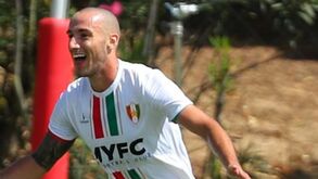 Feratovic estava na Polónia para assinar com o Lechia, 'fugiu' com os agentes e deve rumar... à Turquia