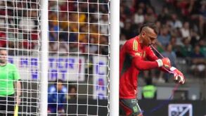 O que raio se passou aqui? Guarda-redes do Tigres faz truque de magia em pleno jogo