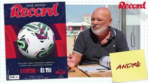 André já tem o Guia Record 2023/24: «Esta revista tem tudo!»