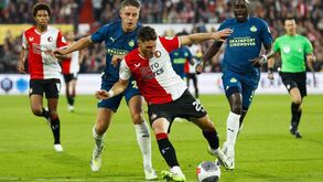 Giménez renovou mas não garante continuidade no Feyenoord: «Pode chegar uma oferta irrecusável»
