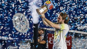 Stefanos Tsitsipas conquista torneio de Los Cabos