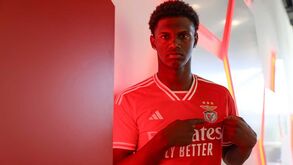 Artur Fernandes assina contrato profissional com Benfica