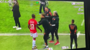 Enner Valencia pegou-se com colega e ainda empurrou dirigente do Internacional