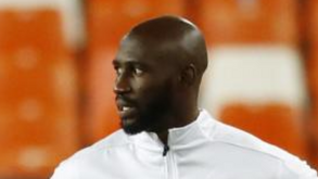 Mangala luta por vaga no Estoril