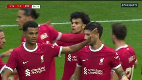 Luis Díaz encanta com golaço de calcanhar