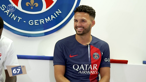 «Palavra em francês sem ser bonjour? Baguette!»: Gonçalo Ramos apresenta-se no PSG em 75 segundos