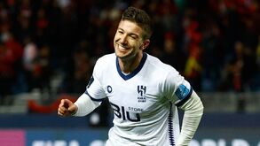Vai para a Segunda mas a ganhar bem: Luciano Vietto troca Al-Hilal por Al-Qadisiya