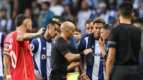 Sérgio Conceição é expulso perto do final da Supertaça e recusa-se a sair: árbitro pede ajuda a Marcano